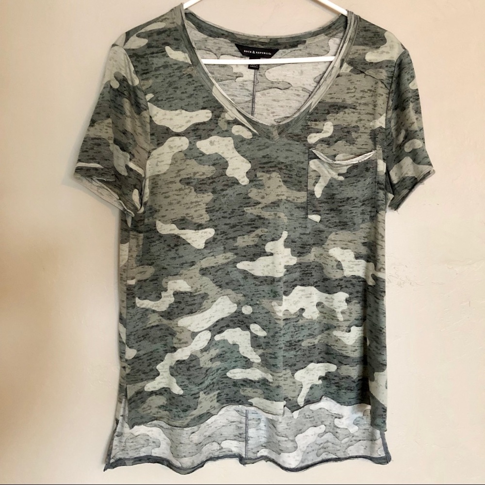Rock & Republic woman’s Camo T Shirt Top - large